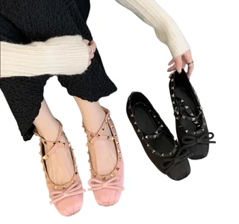 אופנה מרי ג ' יין נעליים שטוחות לנשים רצועת קרסול Slip-on Bowknot מסמרת סאטן בלט סיבוב אצבעות 2024 חדש מזדמנים נעלי ריקוד