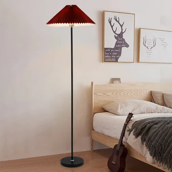 קפלים תוספות בסגנון מנורת רצפה יצירתי נורדי אור החיים יוקרה הספה לחדר השינה ליד המיטה פינת מנורת רצפה