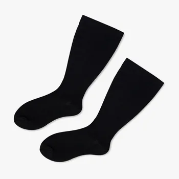 שחור לבן גרביים בקיץ דק צבע מוצק אמצע צבע ערימה של גרביים בקיץ קרח גרביים